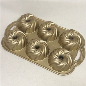 Nordic -Ware 5 cup 1.2L “Swirl Bundtlette “ cast aluminum pan USA